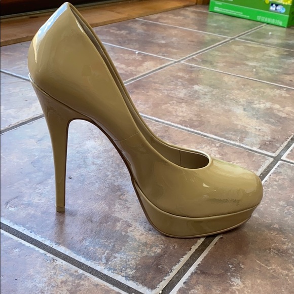 Nude patent leather stilettos size 8 - - Picture 3 of 10